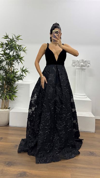 Kadife Üst Fiyonk Askılı Özel Tasarım Abiye Elbise